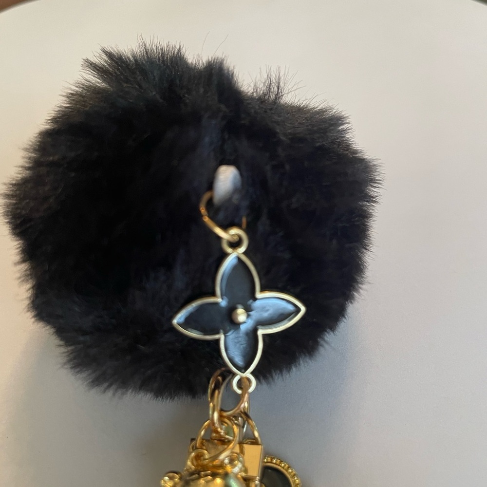Gold and Black Pom Pom Keychain With 3 Charms – New - Picture 8 of 14